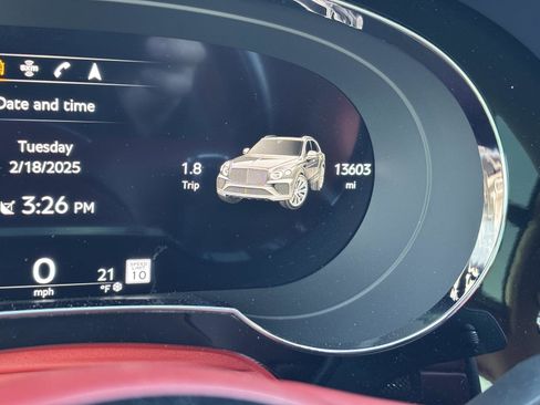 Used 2022 Bentley Bentayga AWD/4WD image 18