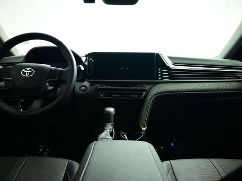 Used 2025 Toyota Camry XLE image 6