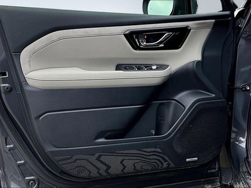 Used 2025 Subaru Forester Limited w/ Popular Package #1 AWD/4WD image 16