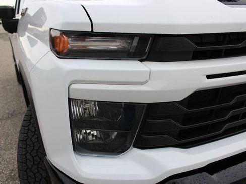 Used 2024 Chevrolet Silverado 2500 Custom w/ Custom Value Package image 4