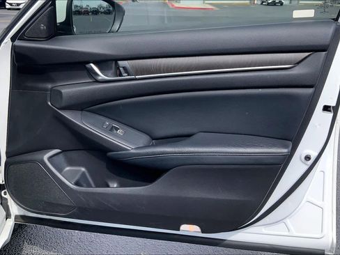 Used 2018 Honda Accord Touring image 23