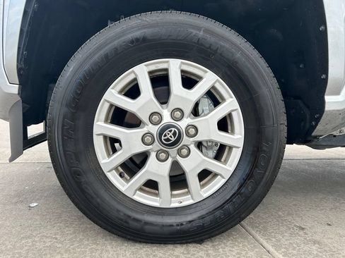 Used 2025 Toyota Tacoma SR5 AWD/4WD image 30