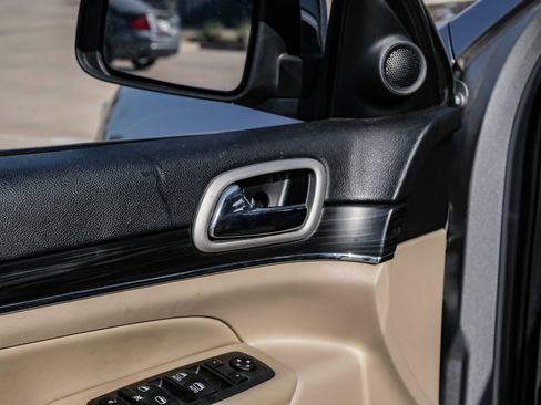 Used 2020 Jeep Grand Cherokee Limited w/ Luxury Group II RWD image 48