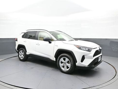 Certified 2020 Toyota RAV4 LE w/ All Weather Liner Package image 4