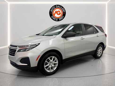 Used 2022 Chevrolet Equinox LS w/ LS Convenience Package FWD image 3