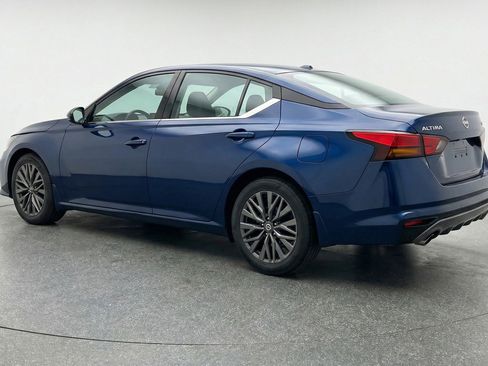Used 2025 Nissan Altima 2.5 SV image 6