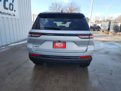 New 2025 Jeep Grand Cherokee Limited image 18