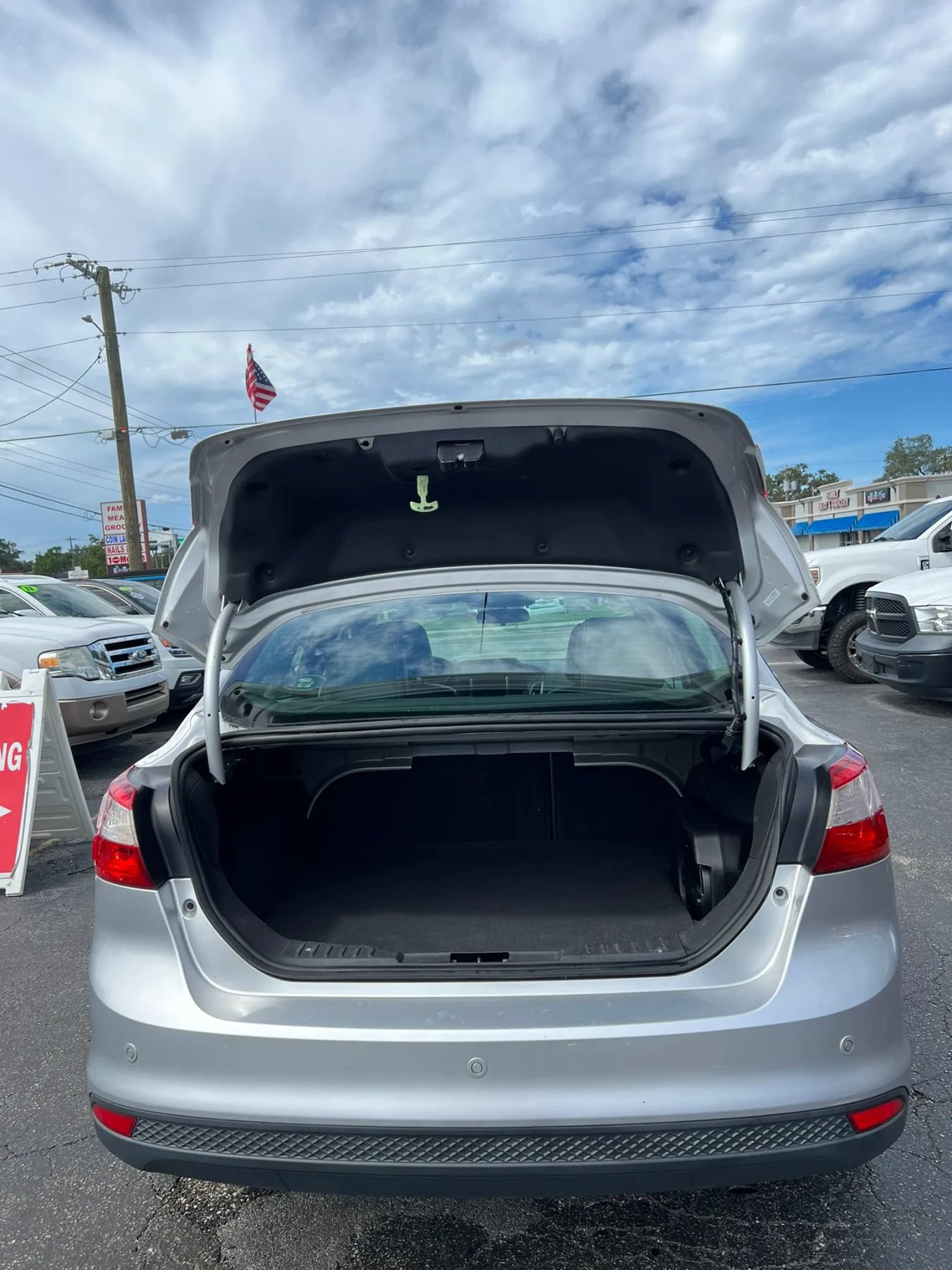 Used 2013 Ford Focus Titanium w/ Titanium Handling Pkg FWD image 19