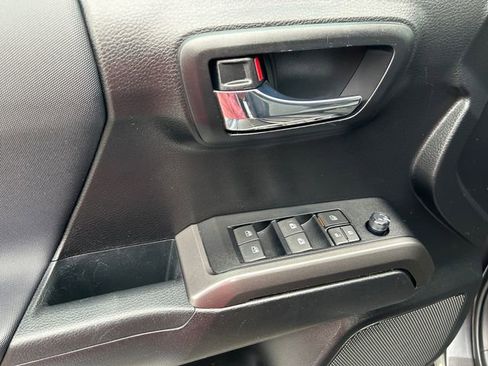 Certified 2022 Toyota Tacoma TRD Sport w/ Technology Package AWD/4WD image 11