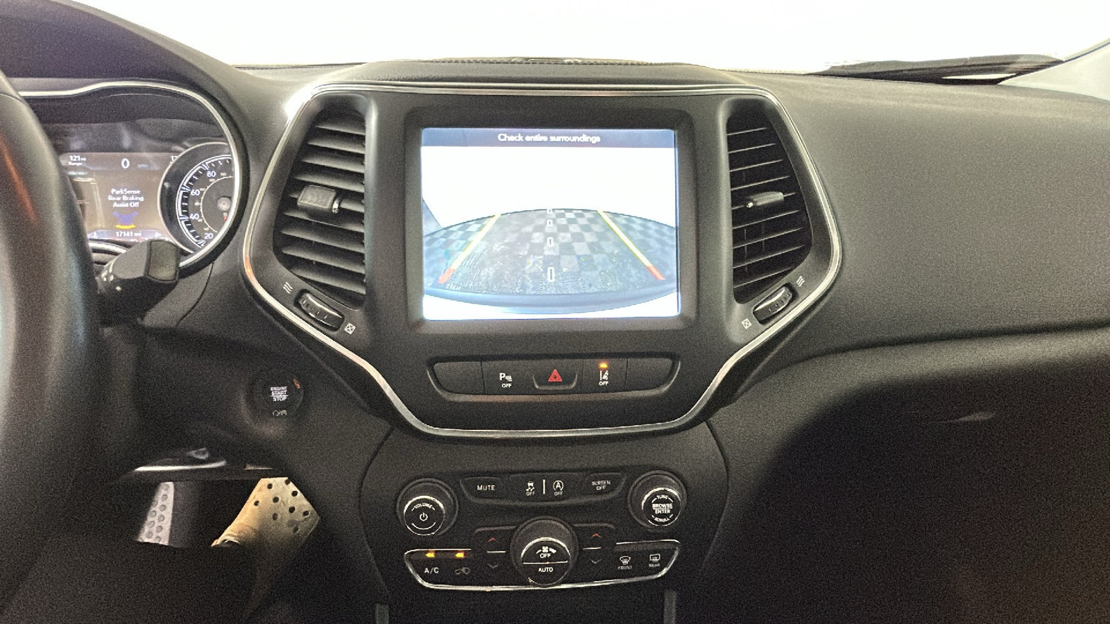 Used 2021 Jeep Cherokee Latitude Lux w/ Sun & Sound Group AWD/4WD image 28