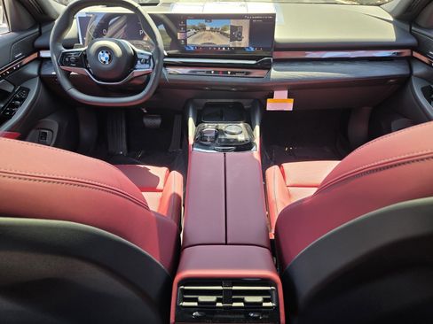 Used 2027 BMW 530i w/ Premium Package RWD image 13