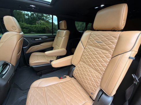 Used 2022 Cadillac Escalade ESV Sport w/ Touring Package AWD/4WD image 29