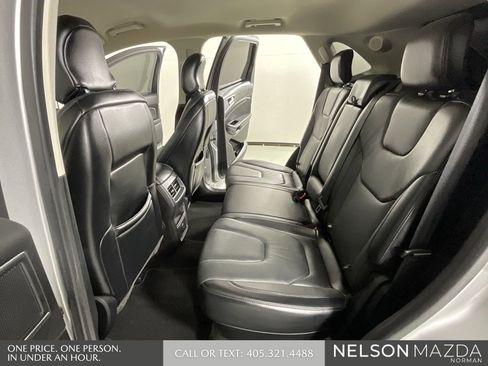 Used 2018 Ford Edge Titanium image 26