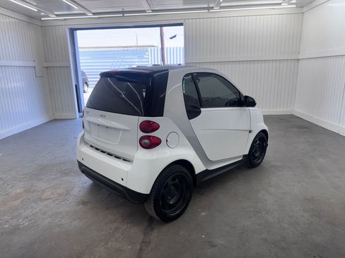 Used 2014 smart fortwo pure image 5