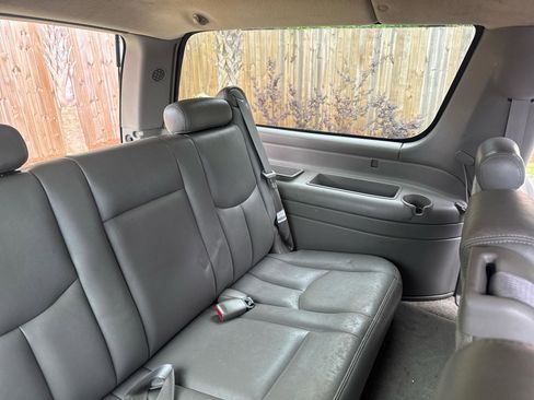 Used 2003 Chevrolet Suburban 2500 LT w/ LT Preferred Equipment Group AWD/4WD image 23