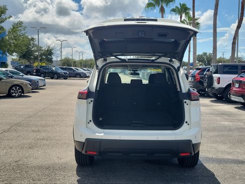Used 2024 Nissan Rogue S FWD image 13