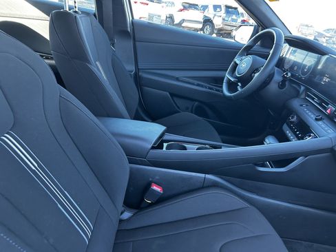 Used 2025 Hyundai Elantra SEL w/ Cargo Package image 12