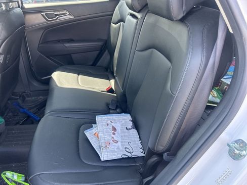 Used 2023 Kia Sportage EX image 18