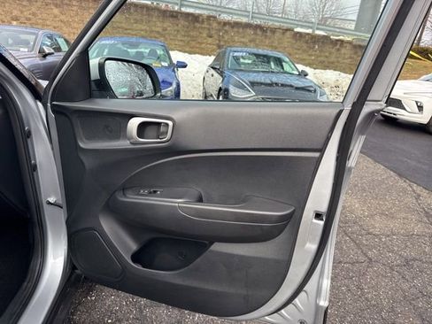 Used 2022 Hyundai Venue SEL w/ Cargo Package image 25