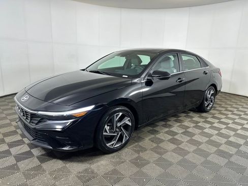 Certified 2025 Hyundai Elantra Limited image 37