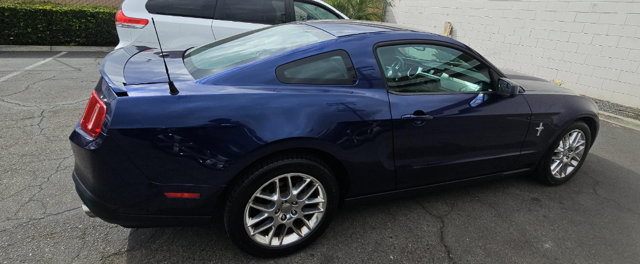 Used 2012 Ford Mustang Premium RWD image 4
