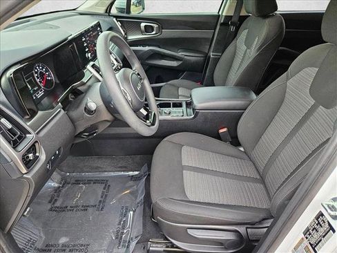 Used 2022 Kia Sorento LX image 16