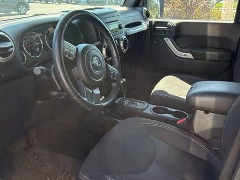 Used 2016 Jeep Wrangler Unlimited Sahara w/ Connectivity Group AWD/4WD image 11