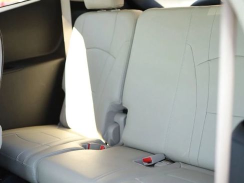 Used 2018 Buick Enclave Essence FWD image 42