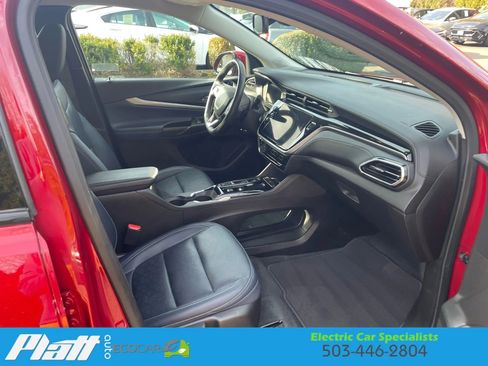 Used 2022 Chevrolet Bolt EUV LT w/ Convenience Package image 51