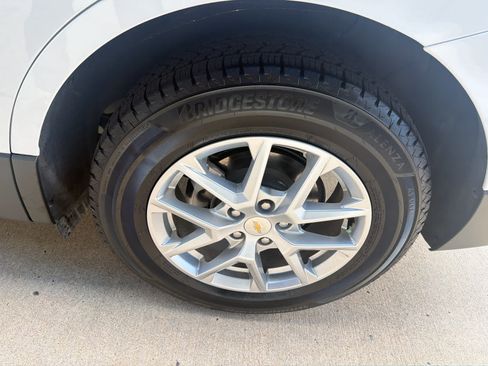 Used 2022 Chevrolet Equinox LS w/ LS Convenience Package FWD image 11