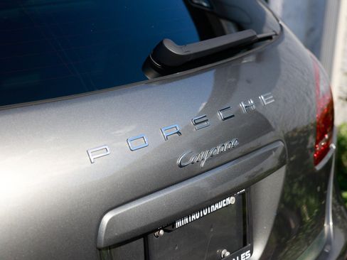 Used 2014 Porsche Cayenne Platinum Edition image 49
