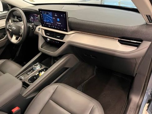Used 2026 Ford Explorer Active w/ Active Comfort Package AWD/4WD image 12