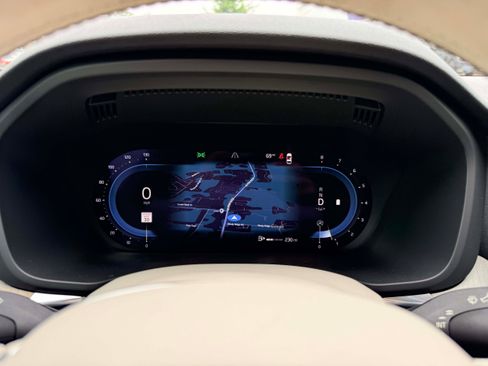 Certified 2023 Volvo XC60 B5 Plus w/ Protection Package Premier AWD/4WD image 18