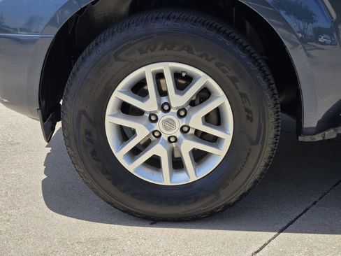 Used 2014 Nissan Frontier SV w/ SV Value Truck Package RWD image 17