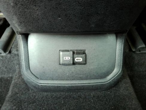 Used 2023 Toyota Highlander LE FWD image 31