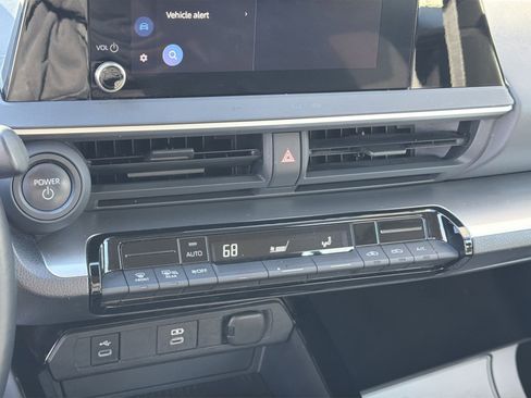 Used 2023 Toyota Prius LE image 25