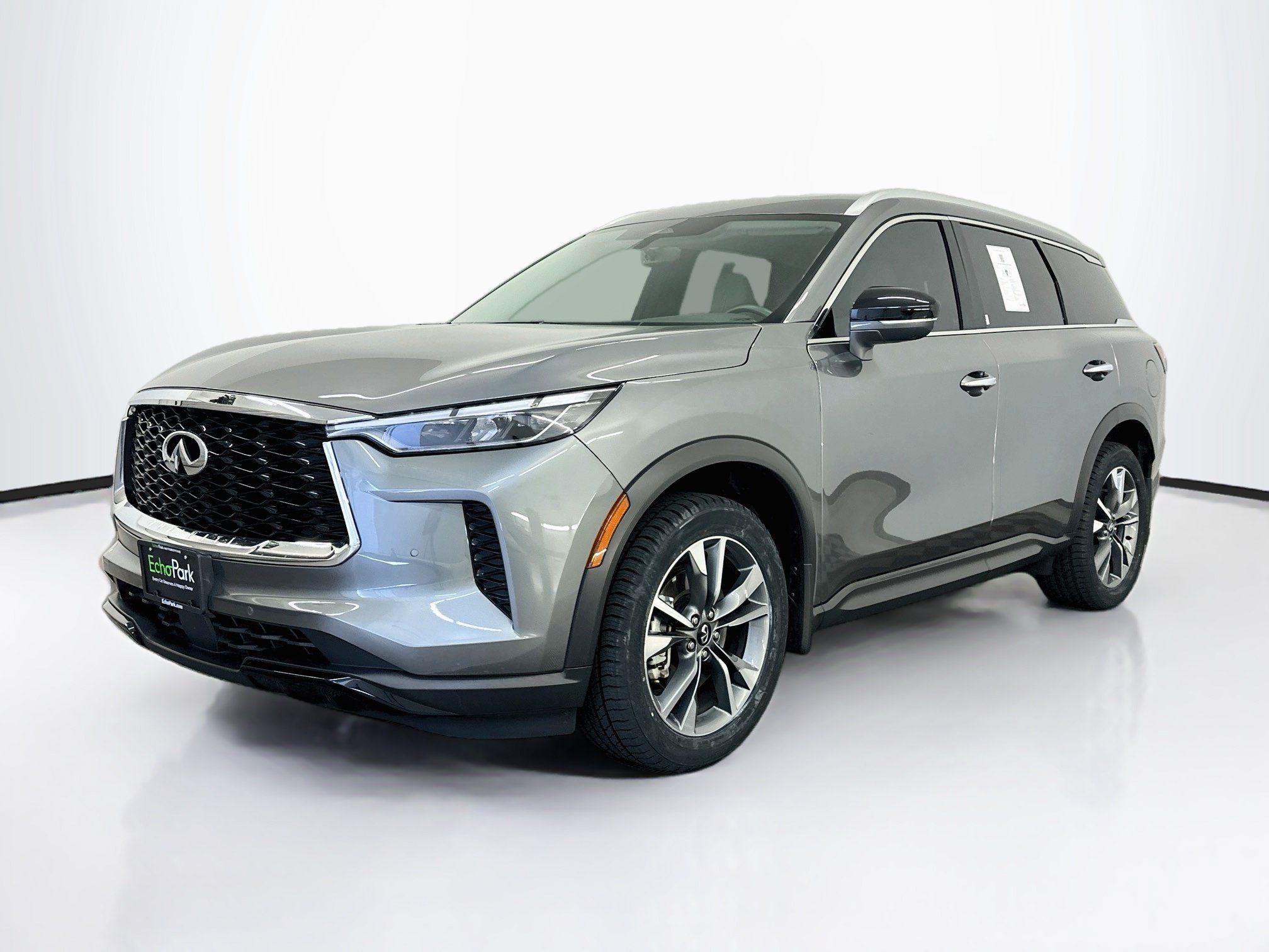 Used 2023 INFINITI QX60 Luxe w/ Cargo Package AWD/4WD image 3
