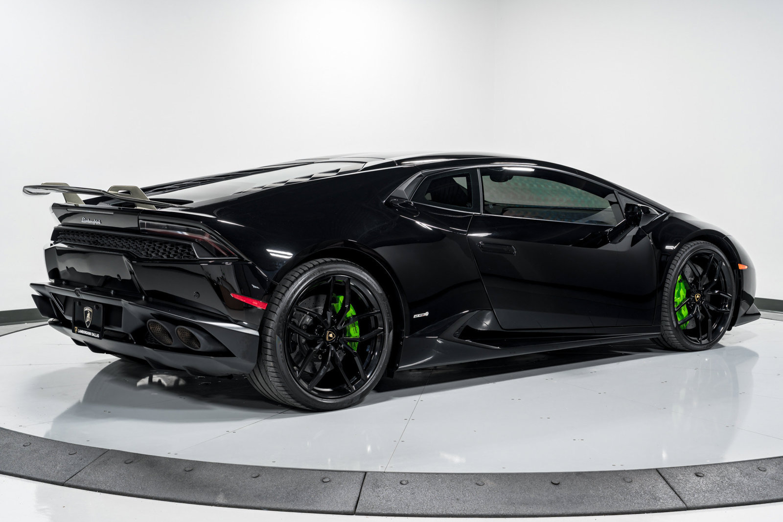 Used 2016 Lamborghini Huracan LP 610-4 AWD/4WD image 3