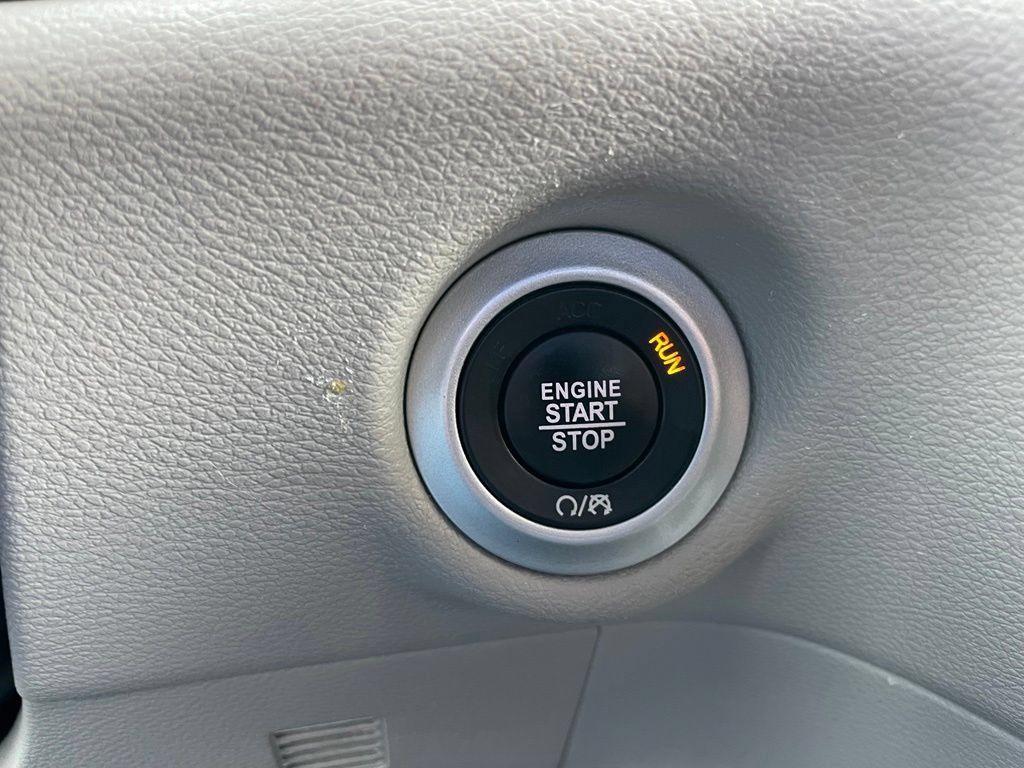 Used 2023 Chrysler Pacifica Touring-L FWD image 39