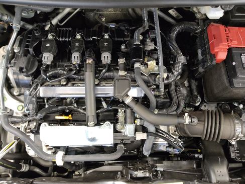 Used 2025 Nissan Versa SV w/ Trunk Package FWD image 30