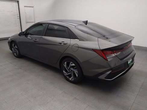 Used 2025 Hyundai Elantra Limited FWD image 3