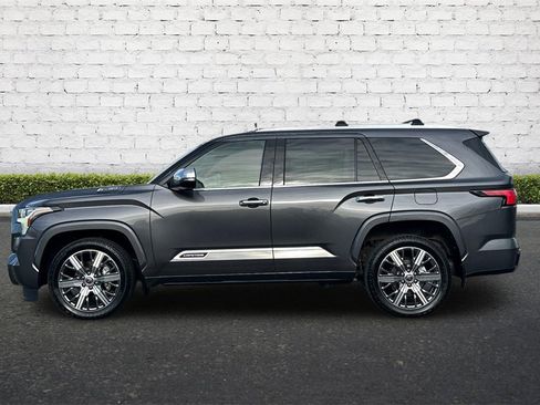 Used 2023 Toyota Sequoia Capstone image 7