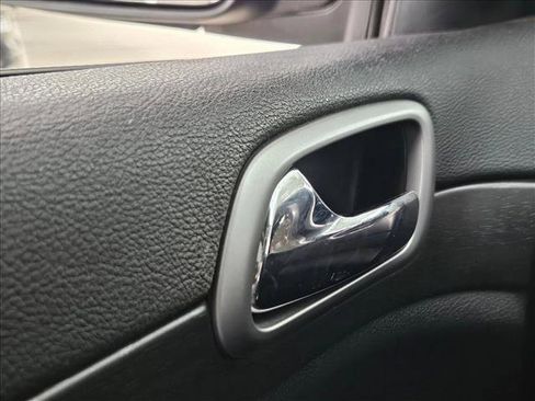 Used 2018 Jeep Grand Cherokee Altitude image 18