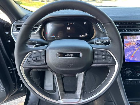 New 2025 Jeep Grand Cherokee Limited image 27