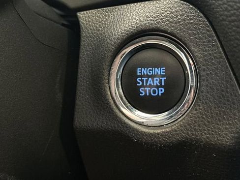 Used 2020 Toyota RAV4 XLE Premium FWD image 29