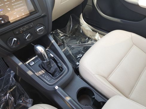 Used 2018 Volkswagen Jetta SE FWD image 23