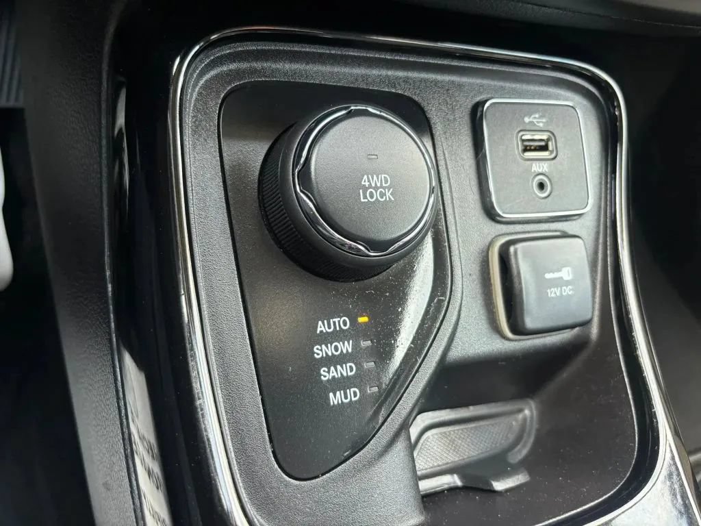 Used 2018 Jeep Compass Limited AWD/4WD image 26