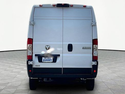 Used 2025 RAM ProMaster 2500 w/ Convenience Group FWD image 5