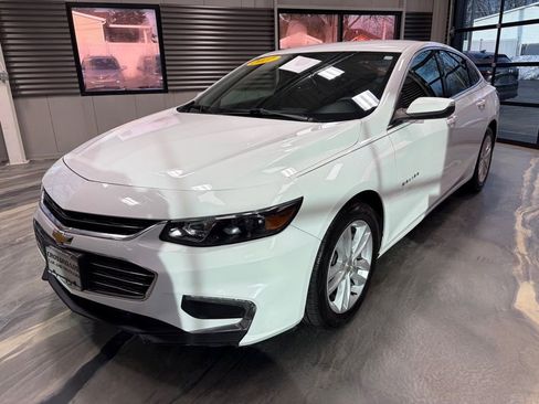 Used 2017 Chevrolet Malibu LT image 4