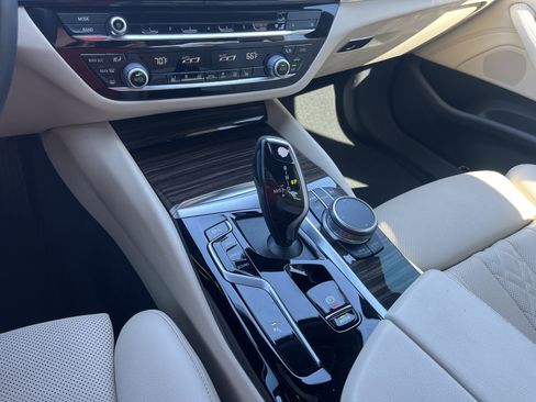 Used 2022 BMW 540i w/ Convenience Package image 11